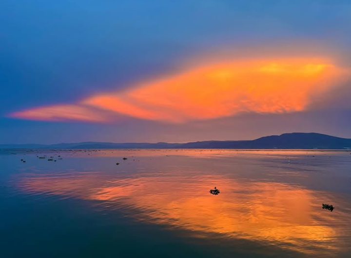 Atardecer dorado sobre el Lago de Chapala